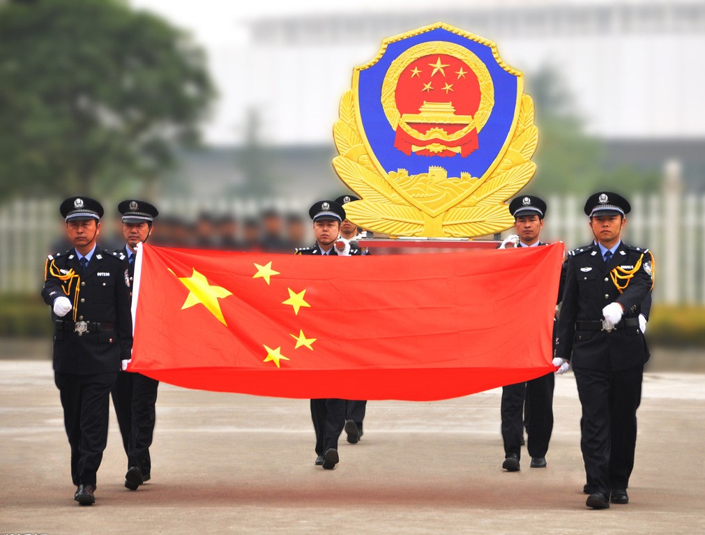 警徽如何选择制作材料的